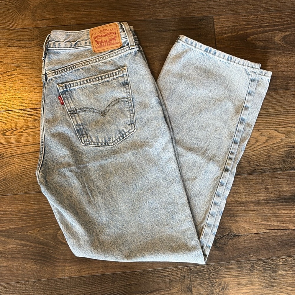 Levi’s light wash straight jeans